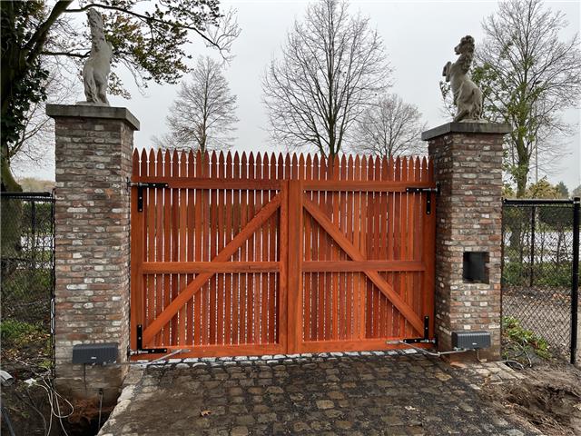 Houten poorten op maat - Garden Construct Tuinhuizen